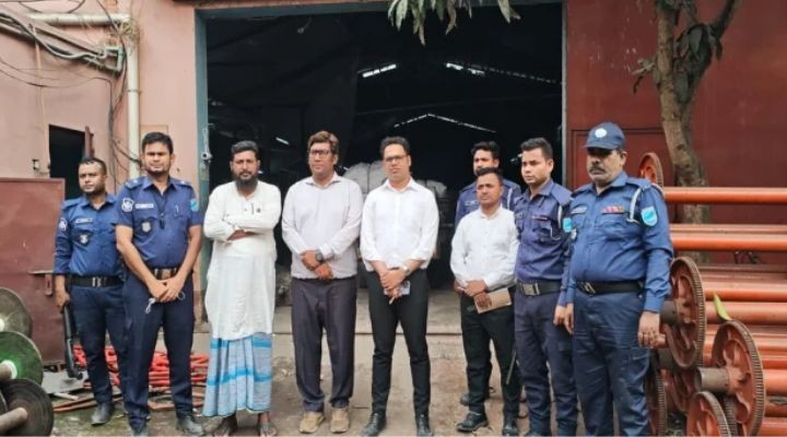 আড়াইহাজারে পরিবেশ দূষণের দায়ে দুই প্রতিষ্ঠানকে জরিমানা